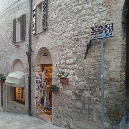 Il Cortile Di San Rufino