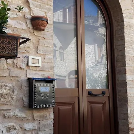 Il Cortile Di San Rufino *