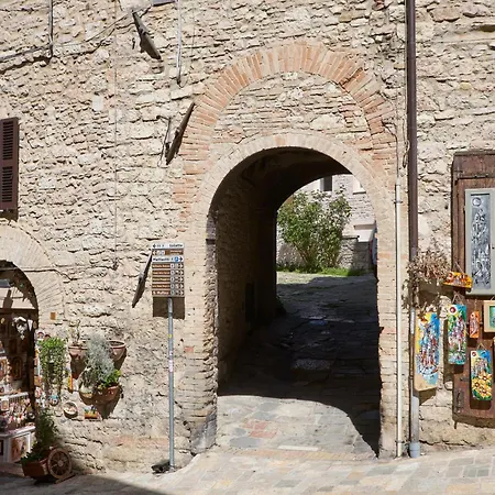 Il Cortile Di San Rufino * Assisi