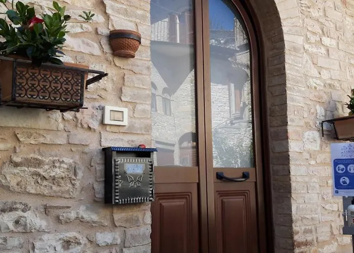 Il Cortile Di San Rufino *