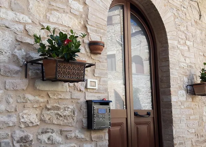 Il Cortile Di San Rufino * Assisi