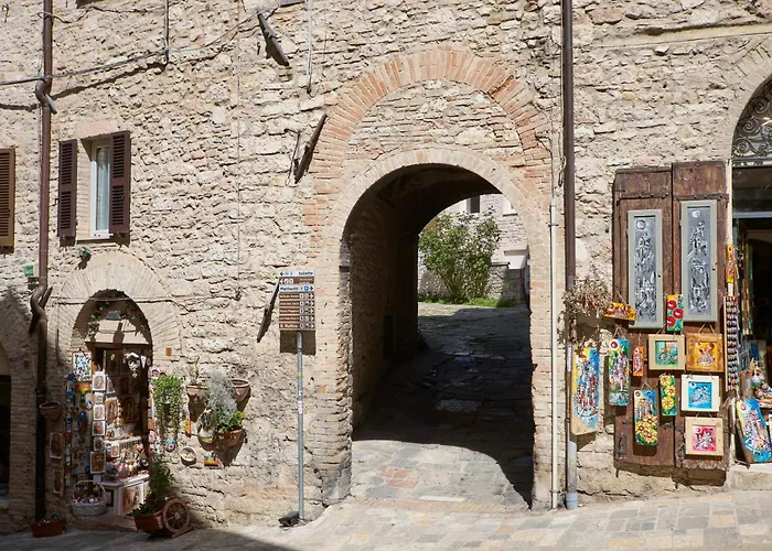 Il Cortile Di San Rufino Assisi