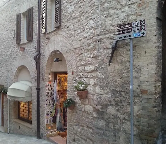 Il Cortile Di San Rufino