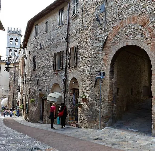 Il Cortile Di San Rufino * Assisi